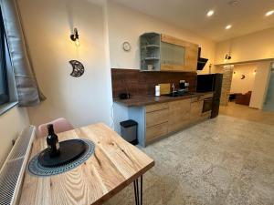 Kuchyň nebo kuchyňský kout v ubytování Relaxen im Weindorf Mayschoß Fewo 2