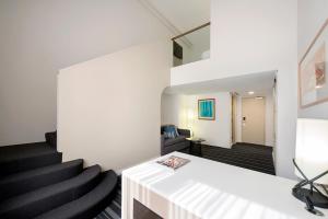 Zona d'estar a DoubleTree by Hilton Esplanade Darwin