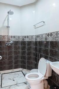 a bathroom with a toilet and a sink at Appartement familial in Dakhla +10 photos