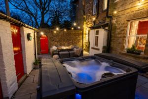 a jacuzzi tub in the courtyard of a house at Hearthside Park Road in Buxton +83 photos