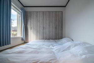 Llit o llits en una habitació de 札幌白色戀人巧克力觀光工場旁四房二衛浴包棟別墅！宮之澤地鐵站步行三分鐘 靠近超市 高速Wi-Fi