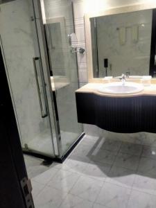 A bathroom at Al Salam Grand Hotel & Resort