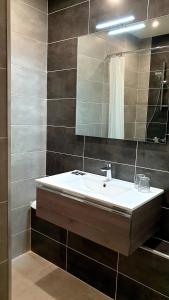Koupelna v ubytování Hôtel AMBEILLE