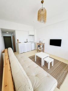 TV a/nebo společenská místnost v ubytování Sand&Sea
