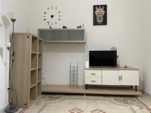 a room with a desk with a computer on it at Aria di sale in Trapani
