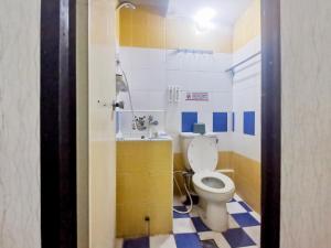 Koupelna v ubytování Kartini Residence RedPartner