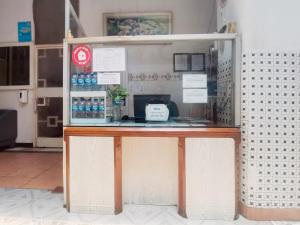 Kuchyň nebo kuchyňský kout v ubytování Kartini Residence RedPartner