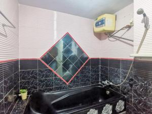 Koupelna v ubytování Kartini Residence RedPartner