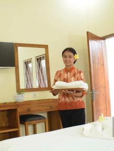 Personal de KJ Inn Homestay Senggigi