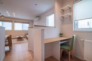 a room with a desk and a table and chairs at 新屋 札幌市中心薄野車程5分 廁所x2 浴室x1 可停車2台 高速Wi-Fi 對街超商 in Sapporo