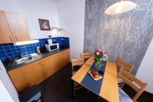 Kuchyň nebo kuchyňský kout v ubytování IT Centrum Apartments