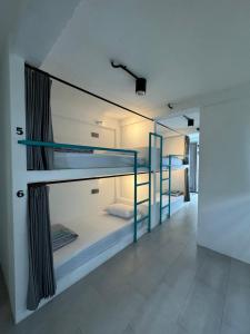 Postel nebo postele na pokoji v ubytování Canggu Central Hostel