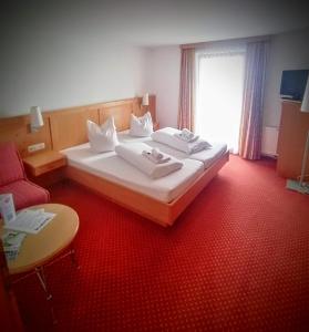 Łóżko lub łóżka w pokoju w obiekcie Hotel-Pension Hoferhaus