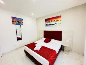 a bedroom with a red and white bed in a room at Dream Hub in Mestre