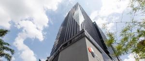 Un edificio alto con un cielo sullo sfondo di The Bourke - Bangsar Trade Centre a Kuala Lumpur