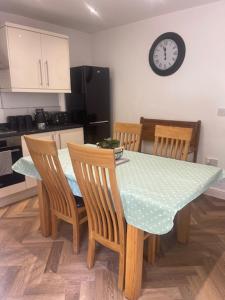 Sleeps 8 Matlock/ Matlock Bath Pet Friendly的厨房或小厨房