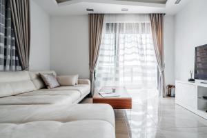 Predel za sedenje v nastanitvi Przno Apartments by In Property