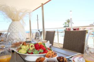 Gallery image of Cristinas Villa-New 5-Bedroom Chalet with Pool, En-Suite Baths & Exceptional Amenities Near the Beach in Bolnuevo +51 photos