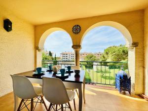 a dining room with a table and chairs and a balcony at Mimoses CostaBravaSi in Sant Feliu de Guíxols