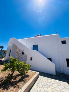 Το κτήριο όπου στεγάζεται  η παραθεριστική κατοικία