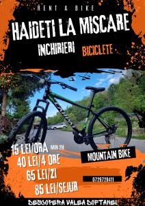 un folleto de eventos en bicicleta con una bicicleta estacionada en Tiny House Căsuța cocoțată - Valea Doftanei - 2camere en Valea Doftanei