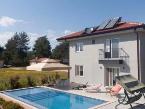 Bazén v ubytování 3 Bedroom Villa with private pool nebo v jeho okolí