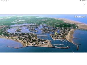 an aerial view of a city next to the water at Marina appartement sur l’eau in Le Grau-du-Roi