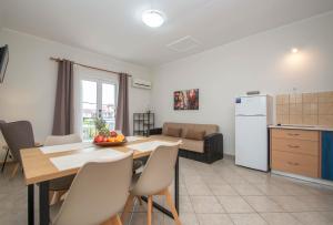 Kuchyň nebo kuchyňský kout v ubytování Dora's Apartments