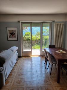 a living room with a table and a couch at Dreamapartment 4 Roomlake in Lugano