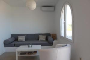 Posezení v ubytování CasaMarga San José Precioso apartamento con piscina y vistas al mar