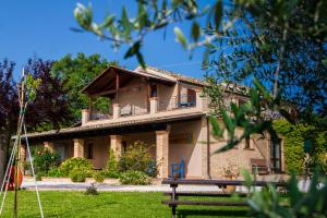 Afbeelding uit fotogalerij van Cinguettio -relax con Jacuzzi- in Fermo