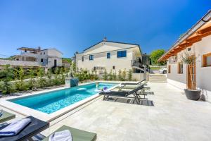 a backyard with a swimming pool and a house at Casa Fortunato with Private Pool in Pićan