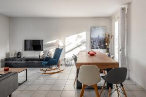 a living room with a table and chairs at Lake House 4 Bedroomed near Disneyland Paris in Serris