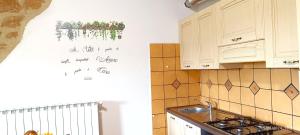 A kitchen or kitchenette at Casavacanze Pergolino, appartamenti ad uso esclusivo