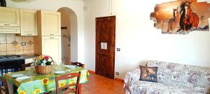 A kitchen or kitchenette at Casavacanze Pergolino, appartamenti ad uso esclusivo