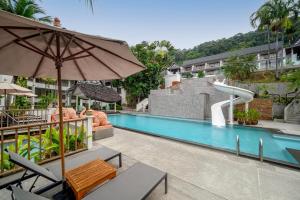 Bazén v ubytování Andamantra Resort and Villa Phuket nebo v jeho okolí