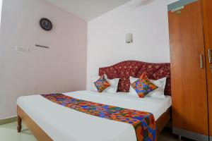 Postel nebo postele na pokoji v ubytování FabHotel Terra - Nr Madras Medical Mission Hospital, Mogappair