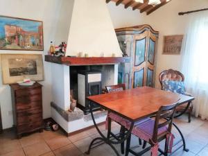 a dining room with a table and a fireplace at One bedroom apartement with garden and wifi at Provincia di Siena in Palazzina