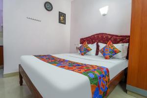 Postel nebo postele na pokoji v ubytování FabHotel Terra - Nr Madras Medical Mission Hospital, Mogappair
