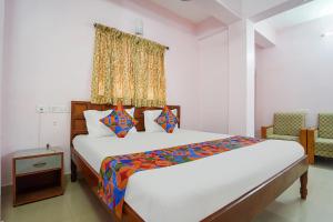 Postel nebo postele na pokoji v ubytování FabHotel Terra - Nr Madras Medical Mission Hospital, Mogappair
