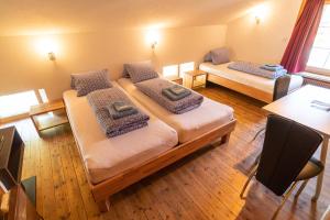 Postel nebo postele na pokoji v ubytování Gasthaus Edelweiss