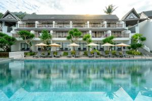Bazén v ubytování Andamantra Resort and Villa Phuket nebo v jeho okolí