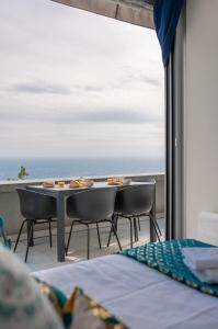 Uma vista do mar tirada do apartamento