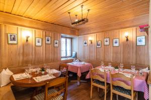 Restaurace v ubytování Gasthaus Edelweiss
