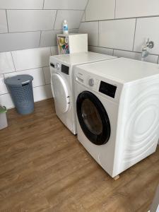 a white washing machine sitting in a kitchen at Schelder Gästezimmer in Dillenburg