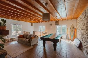 Χώρος καθιστικού στο NaNa House Ericeira - Yoga & Surf