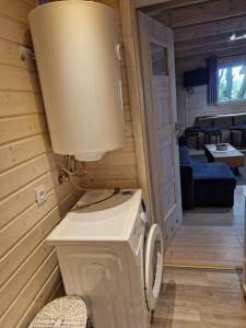 Kuchyň nebo kuchyňský kout v ubytování Lake House Lubkowo z prywatnym jacuzzi