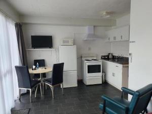 Kuchyň nebo kuchyňský kout v ubytování Brooklyne Motel Sanson