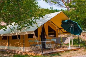 Fotografie z fotogalerie ubytování Camping Onlycamp Les Peupliers v destinaci Lepin-le-Lac