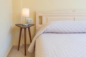 Posteľ alebo postele v izbe v ubytovaní Mariel House Fiskardo Kefalonia